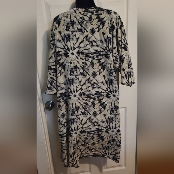 LuLa Roe Cardigan - Picture 2 of 3